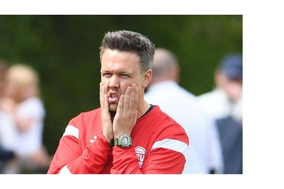 Nicht zu fassen. Hövelhofs Trainer Björn Schmidt ärgerte sich auch im Spiel gegen Mastholte über viele vergeben HSV-Torchancen. F: Heinemann