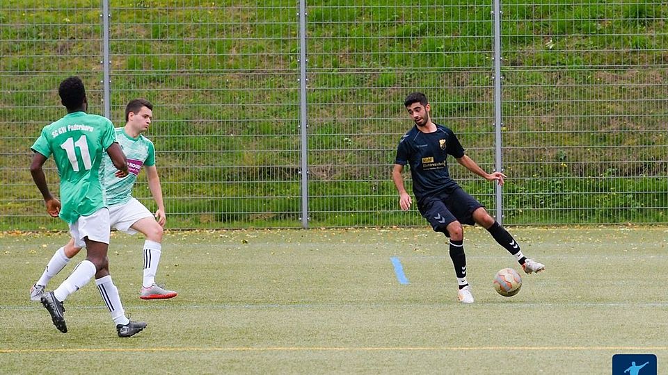 Dreifachtorschütze: Ildirim Abischor (r.), hier im Gastspiel beim SC GW Paderborn, erzielte für den TuS Schwaney im Duell mit dem SCV Neuenbeken II drei Treffer. Am Ende gewann der TuS mit 5:2. 