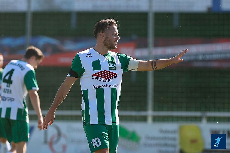 SVS-Kapitän Chris Brückl verteidigte mit seinem Team trotz zwischenzeitlichem Rückstand die Tabellenführung der Bayernliga Süd