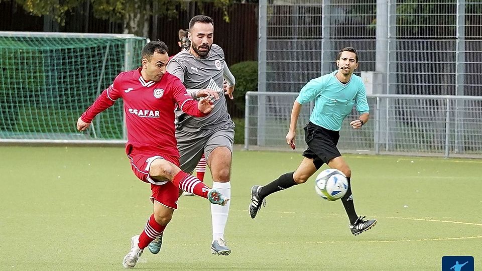 Erdem Sürmeli (graues Trikot) verletzte sich im Spiel bei der SG RaMa schwer und brach sich den Fuß.