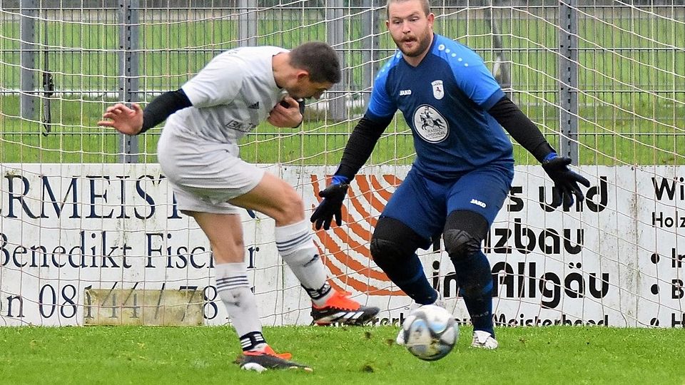 Wildenroths Keeper Simon Bentenrieder im Spiel gegen den SC Schöngeising.