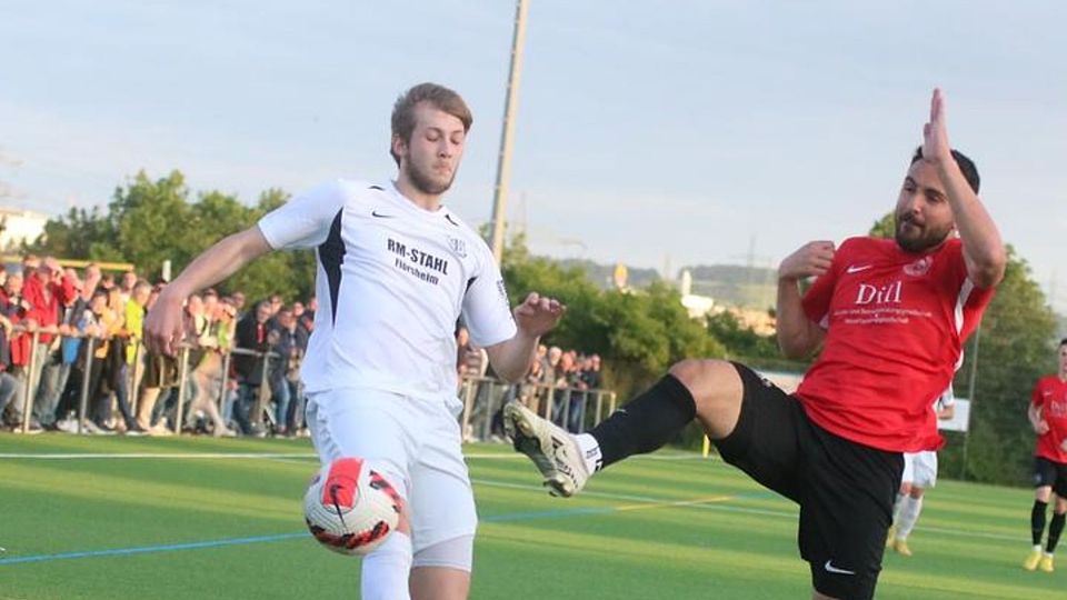 Bringt viel Erfahrung aus der Hessenliga und der Regionalliga mit zum VfB Ginsheim: Nils Kohlbacher (li, hier in unserem Archivbild noch im Trikot des FC Eddersheim).