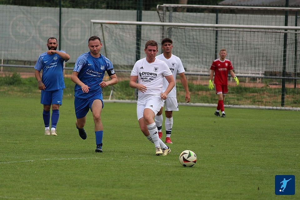 Die Ehrstädter (blau) müssen sich diese Runde sputen, um nicht auf einem Abstiegsplatz zu landen. Die Ehrstädter (blau) müssen sich diese Runde sputen, um nicht auf einem Abstiegsplatz zu landen.