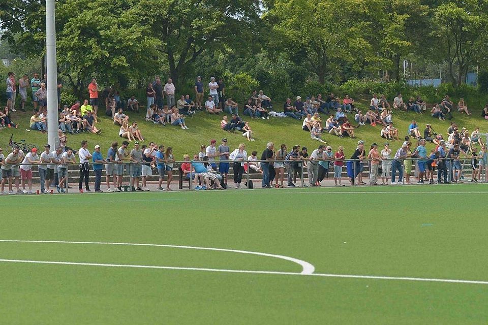 Zahlreiche Zuschauer verfolgten das Relegationsrückspiel auf dem Nordenstädter Sportolatz.