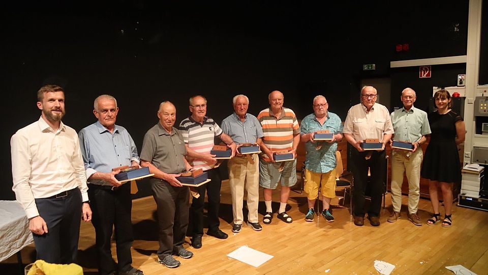 Die anwesenden Gründungsmitglieder vom SV Frickenhofen auf einem Bild