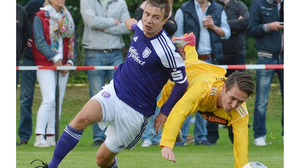 Elanvoll auf rechts: VfL-Verteidiger Paul Thomik (in lila). Foto: Helmut Kemme