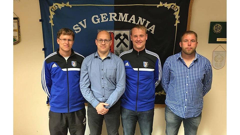 Daniel Rapczinski (2.v.r.) wird neuen Trainer in Tangerhütte              (F. Verein)