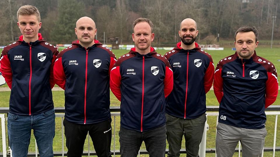 Von links: Felix Meyer (1. Vorsitzender FC Buchholz), Florian Ries (Spielender Co-Trainer 1. Mannschaft SG Sexau/Buchholz), Jörg Klausmann (Trainer 1. Mannschaft SG Sexau/Buchholz), Frederik Nassall (Vorstand Spielausschuss FC Buchholz), Daniel Gutjahr (3. Vorsitzender FC Sexau) | Foto: SG Sexau/Buchholz