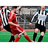 Die SG Grebenau/Schwarz (weiß-schwarze Trikots), hier beim Gastspiel bei Vorjahresmeister Altenburg/Eudorf/Schwabenrod II, ist einer von zwei Top-Favoriten in der Kreisliga B. © Zinn