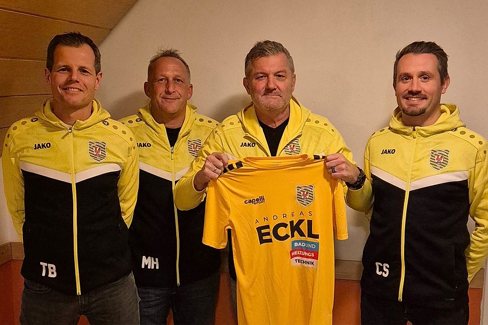 Von links: Sportlicher Leiter Thorsten Baierlein, Teammanager Michael Heidlinger, Neu-Trainer Holger Fleck und Sportlicher Liter Christian Seifert. Von links: Sportlicher Leiter Thorsten Baierlein, Teammanager Michael Heidlinger, Neu-Trainer Holger Fleck und Sportlicher Liter Christian Seifert.