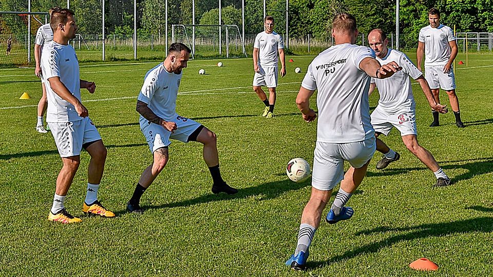 Mit dem neuen Spielertrainer-Duo Muriz Salemovic und Michael Hutterer (von links) ist der TSV Landsberg in die Vorbereitung auf die Bayernliga gestartet.