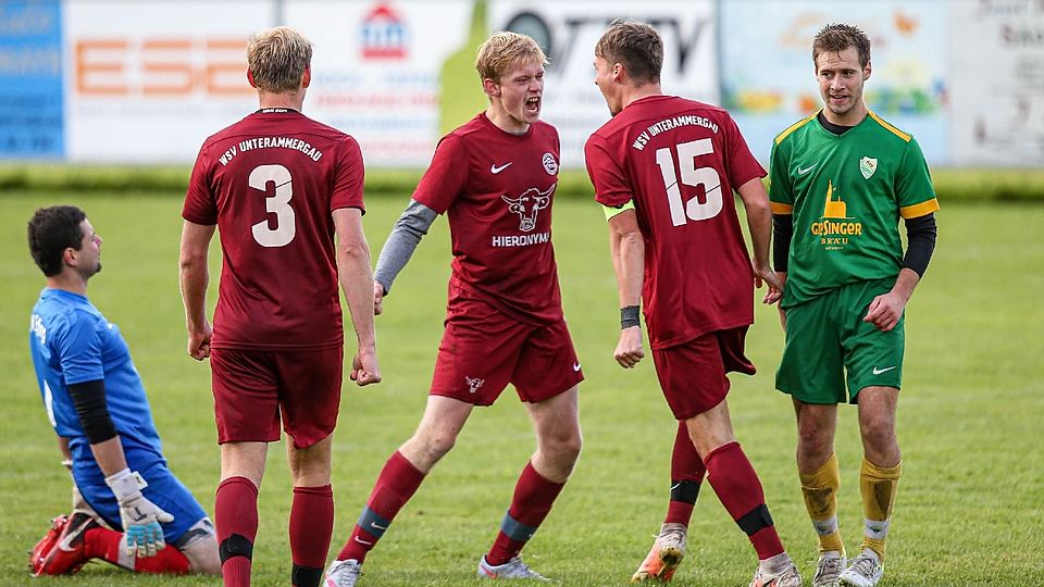 Der Treffer des Tages geht auf das Konto von Unterammergaus Julian Kröker (l.).