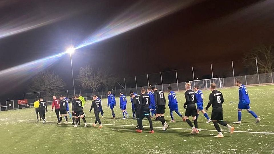Unter Flutlicht trafen sich der FSV 67 Halle und der SV Langenstein.