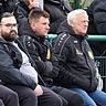 Hans-Günter Bruns (rechts) sitzt künftig nicht mehr mit auf der Bank bei Hamborn 07.