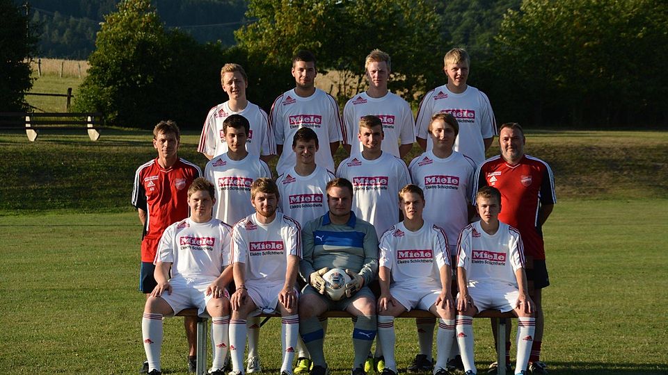von oben links nach unten: Marcel Kesting, Rudi Hofert, Lars Vahland, Mario Fischer, Co-Trainer Achim Butterweck, Marco Rupprath, Maik Mertens, Niklas Göbel, Benedikt Stania, Trainer Björn Emde, Stanislav Schmidt, Christopher Hedler, Bjørn Hasecke, Timo Nawroth, André Kröger. Es fehlen: Denis Kröger, Sebastian Gulde