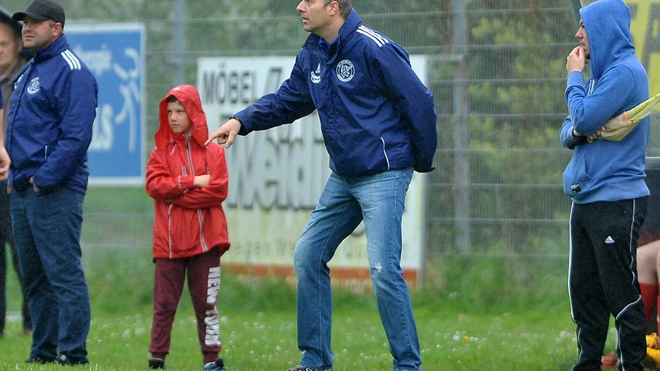 Christian Steil (Bildmitte) hat sein Traineramt beim SV Untergriesbach zur Verfügung gestellt F: Geisler