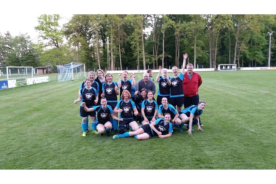 Badbergens Damen feiern die Meisterschaft nach dem Sieg in Fürstenau