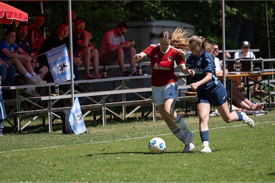 Lange auf Augenhöhe mitgespielt: Katharina Auer (li.) mit der SG Grafing/Aßling gegen den TSV 1860 München. Lange auf Augenhöhe mitgespielt: Katharina Auer (li.) mit der SG Grafing/Aßling gegen den TSV 1860 München.