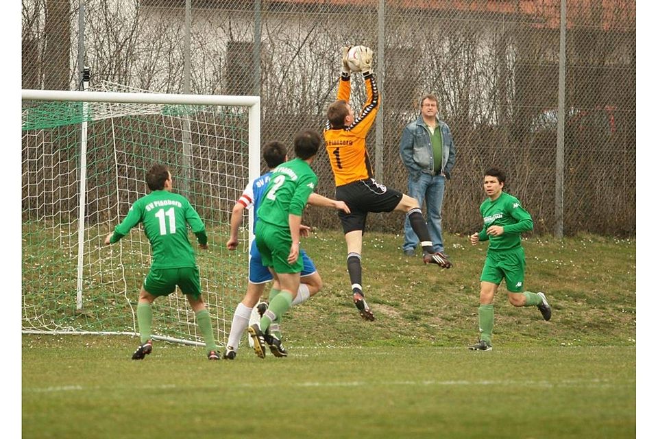 Zeus (SV Plößberg) hielt noch was zu halten war. Foto:Staudinger Zeus (SV Plößberg) hielt noch was zu halten war. Foto:Staudinger