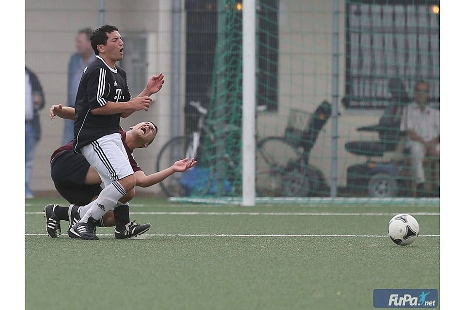 Schmerzhafte Begegnung: A-Liga-Primus Schierstein 08 unterlag bei Kostheim 12 mit 0:2. Archivfoto: Rene Vigneron