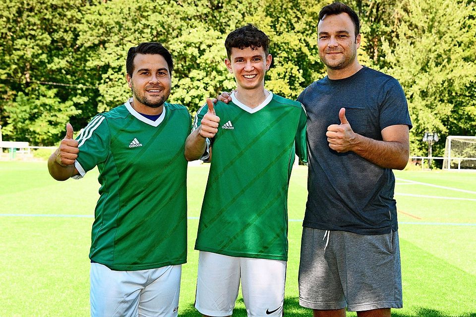 Sillenbuchs Co-Trainer Tomislav Babic (rechts) mit den Neuzugängen Tom Kruse (links) und Ruben Kimmig (Mitte).