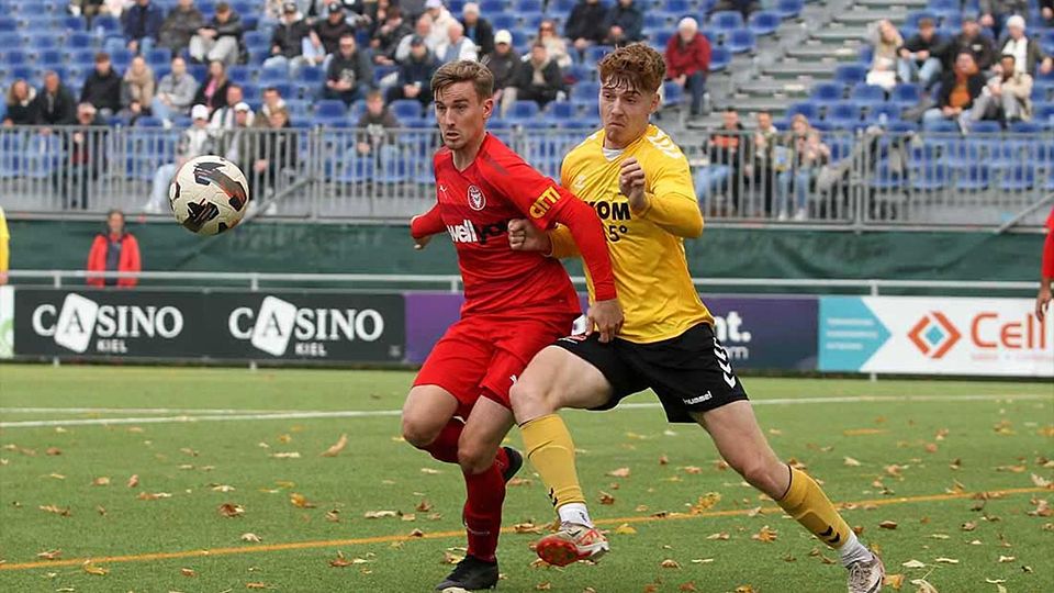 Justin Cloppatt (re., SV Eichede) gegen Yannik Jakubowski (Kilia Kiel). 