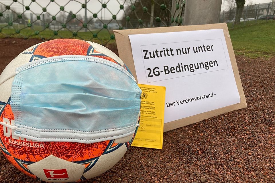 Nur, wer geimpft oder genesen ist, darf nach aktuellem Stand noch auf den Fußballplatz – egal, ob Schiedsrichter, Spieler, Trainer, Betreuer oder Zuschauer. 