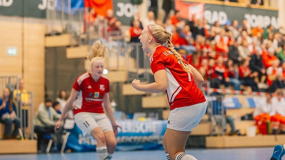 Cornelia Eibl jubelt - ein gewohntes ungewohntes Bild.