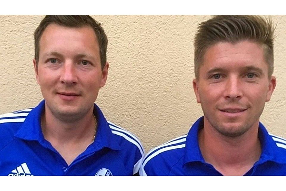 Das Trainerduo Sebastian Pielmeier (r.) und Adam Magoch will Mintraching II in der A-Klasse halten. Foto: Verein