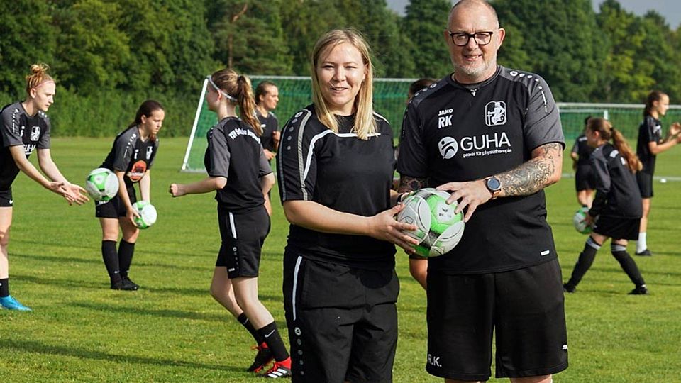 Ex-Regionalligaspielerin Patricia Losert und Chefcoach Roland Klemmer bereiten die U17-Juniorinnen des TSV Schwaben Augsburg auf die Bundesliga vor.