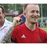 Jubel beim Goalgetter: Igor Mikic und seine Kollegen (links Trainer Michael Hochrein) vom TSV Lengfeld haben über die Relegation den Sprung in die Landesliga geschafft. F: Will