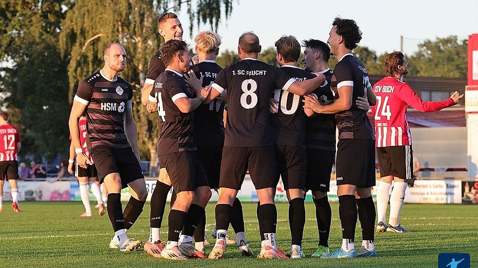 Mit 2:1 gewann der 1. SC Feucht (in schwarz) das Hinspiel gegen den TSV Nürnbegr-Buch