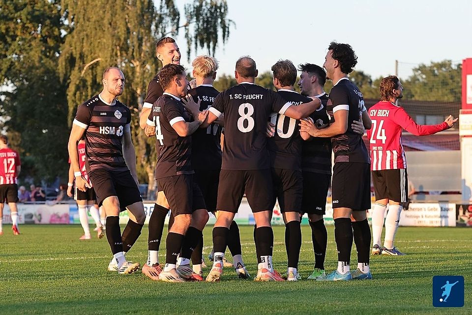 Mit 2:1 gewann der 1. SC Feucht (in schwarz) das Hinspiel gegen den TSV Nürnbegr-Buch Mit 2:1 gewann der 1. SC Feucht (in schwarz) das Hinspiel gegen den TSV Nürnbegr-Buch