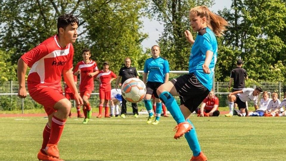 Mit der Mädchenmannschaft der MSG Waldböckelheim/Winterbach (rechts) nahm auch ein weibliches Team an der Jugendturnierwoche des TSV Armsheim teil. F: privat