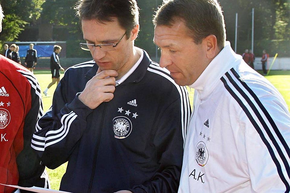 Bei der Nationalmannschaft steht Tim Meyer (links) nicht nur mit Torwarttrainer Andreas Köpke im ständigen Austausch. Am 29. September ist der Mannschaftsarzt des Weltmeisters in Augsburg zu Gast.   F.: Archiv