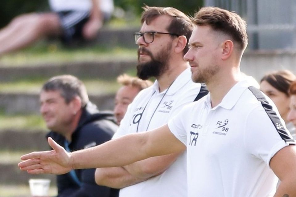 Trainer Niko Jose vom FC Hennigsdorf mit Co-Trainer Benjamin Eggebrecht.