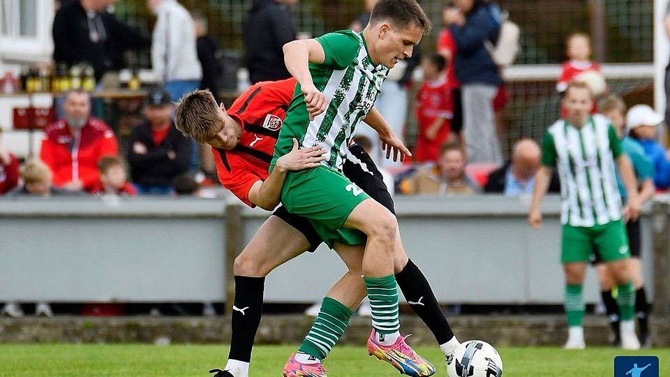 Nach dem Abstieg aus der Landesliga schickt der SV Mitterteich (in Grün-Weiß) eine mit 22 Jahren im Durchschnitt sehr junge Truppe in den Wettbewerb der Bezirksliga Oberfranken Ost.