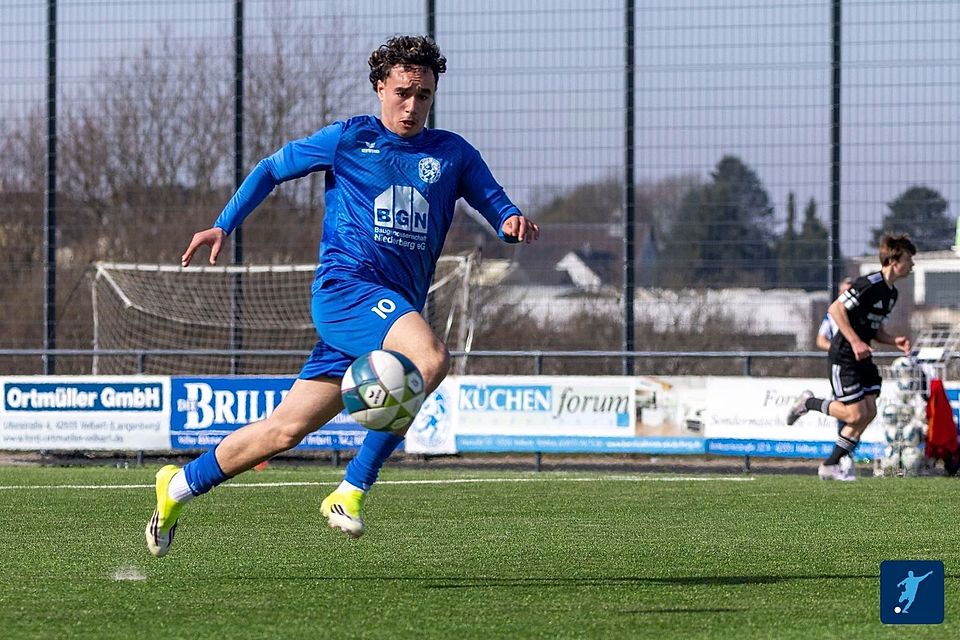 Velbert fordert Homberg. 