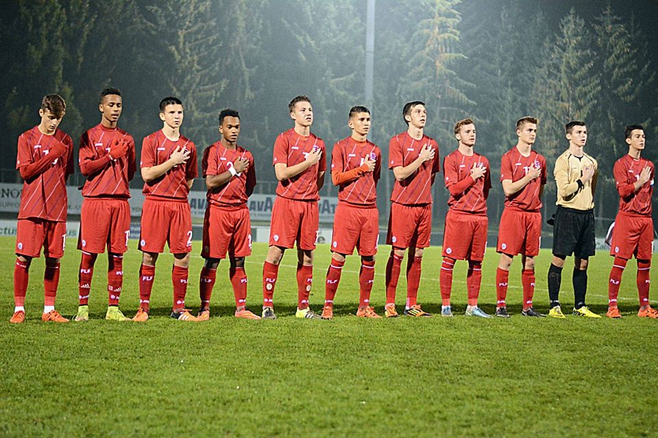 Vincent Thill (ganz links) mit der Luxemburger U17 - Foto: www.paulmedia.lu