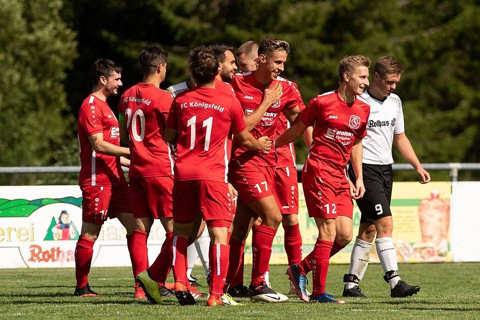 Rote Übermacht: Die Weiß-Schwarzen des SV Grafenhausen erlebten zum Saisonauftakt mit der 1:6-Heimniederlage gegen den FC Königsfeld ein Debakel.