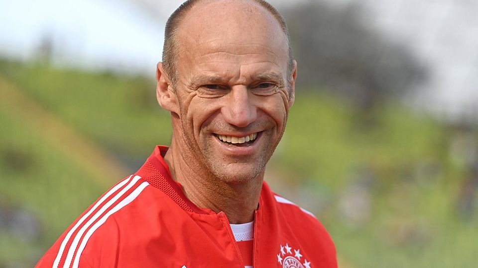 Hansi PFLUEGLER (Ex FCB Spieler)