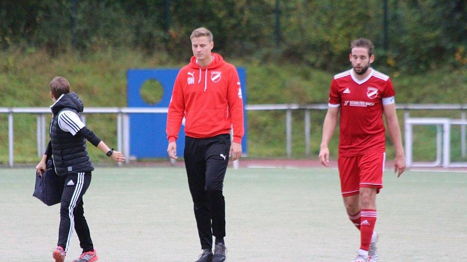 Der Deuzer Kapitän Jan Vitt (rechts) trägt in der kommenden Saison das Trikot des SV Germania Salchendorf.