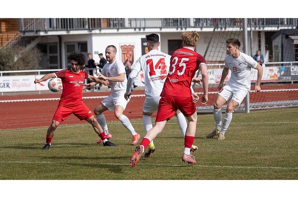 FB BZL Zorneding (rot) Tvon links  Yazar Taskin , Lorenz Leger , vs Forstinning von liks Dimitar  Kirchev , Omer Berbic , Nico Weismor