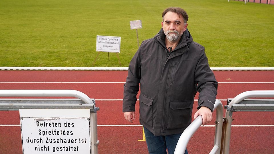 Vorsitzender Michael Hollmayer, FC Perlach sucht neuen Platzwart, Am Krehlebogen, München, 29. November 2024, Foto: Jens Hartmann