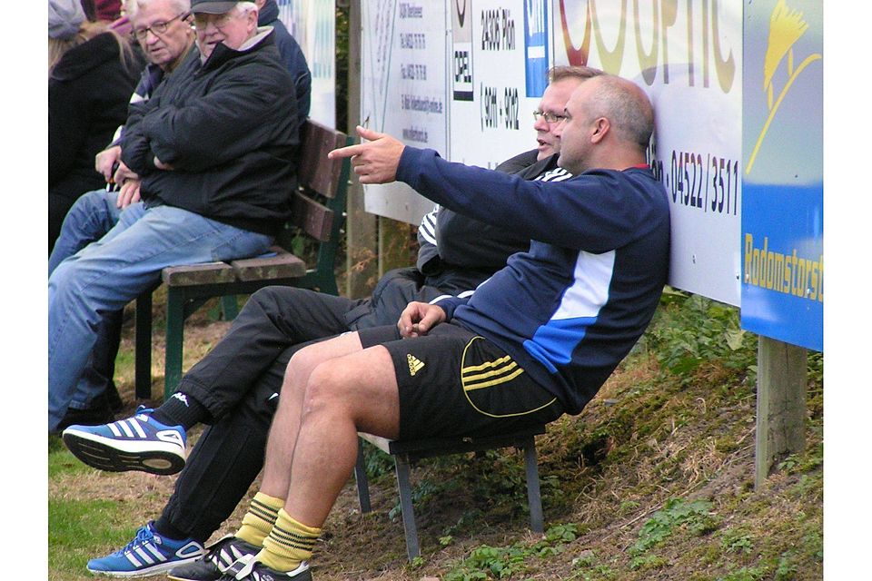 Fortuna-Trainer Ismet Nac (rechts), hier im Gespräch mit Co-Trainer Dirk Mielke, griff persönlich ins Spielgeschehen ein.