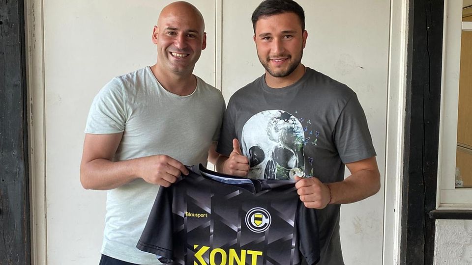 Burak Karpuz (rechts) mit seinem neuen Trainer Onur Özkaya. 
