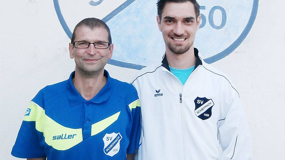 Mit Wolfgang Rapp (rechts) kann Scheppachs Abteilungsleiter Ralf Bruschkewitz einen neuen Spielertrainer präsentieren.