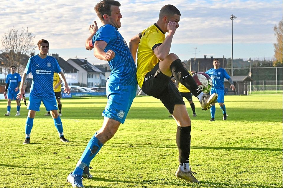 Florian Thalmeir (rechts) und der TSV Diedorf setzten sich bei der SpVgg Auerbach-Streitheim und Georg Weser durch.