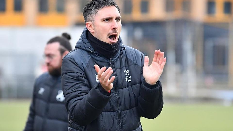 Unter Spielertrainer Norman Loos hat der 1. FC Nackenheim zurück in die Spur gefunden. Trainerkollege Kevin Tscheuschner von der Spvgg. Essenheim hat Loos zwar in seine Top-Elf der Hinrunde genommen, jedoch nicht als Trainer.  Archivfoto: Kristina Schäfer