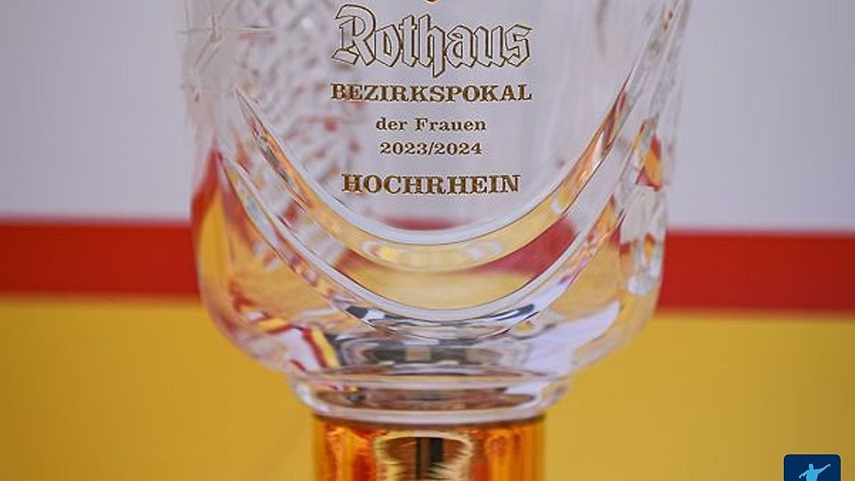 Objekt der Begierde: der Bezirkspokal | Foto: Gerd Gründl